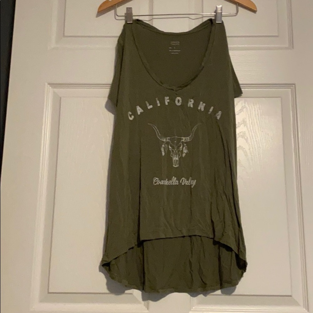 🎉 EUC Buttery Soft T-shirt